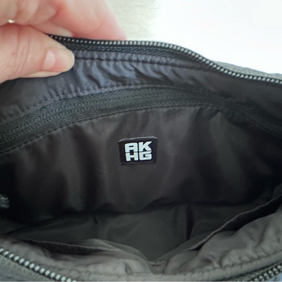 Duluth Trading Black Puffin Quilted Crossbody Bag NWT - Picture 9 of 9